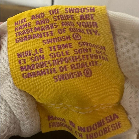 Nike Air Force 1 Smiley, 7Y, Yellow, worn a few times, no box - Picture 5 of 12